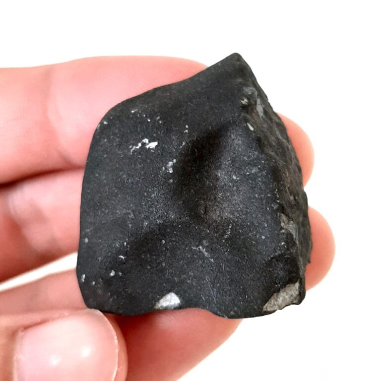Bensour meteorite. Moroccan fall in 2002. Great crust.