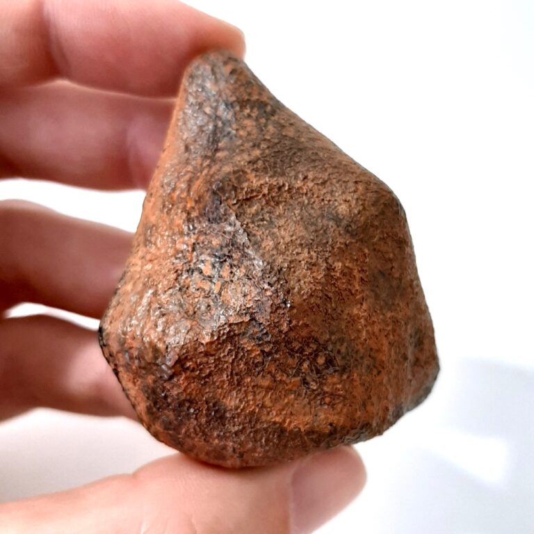 Millbillillie meteorite. Oriented, flow lines, 100% crust.